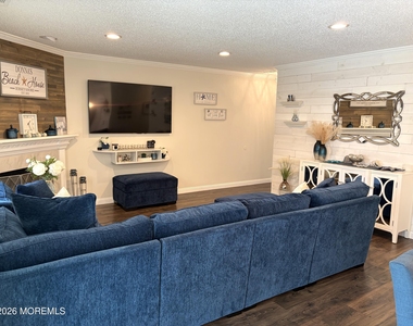 2111 Waters Edge Drive - Photo Thumbnail 10