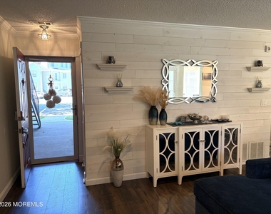 2111 Waters Edge Drive - Photo Thumbnail 7