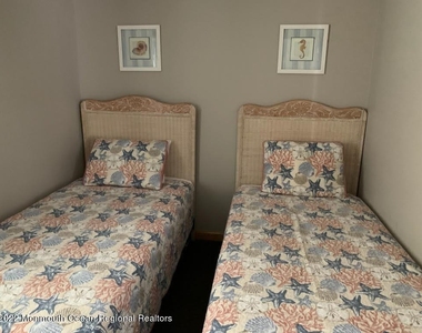 61 Fielder Avenue - Photo Thumbnail 8