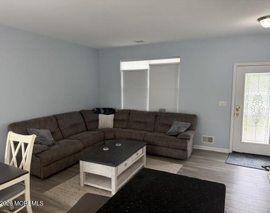 115 Ceylon Avenue - Photo Thumbnail 2