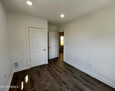 805 Bond Street - Photo Thumbnail 7