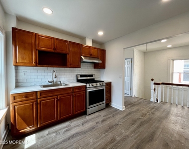 805 Bond Street - Photo Thumbnail 4