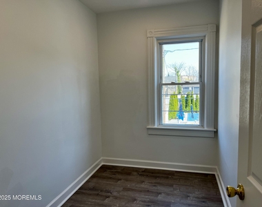 805 Bond Street - Photo Thumbnail 8