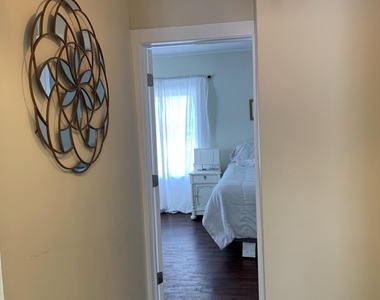 415 Sunset Avenue - Photo Thumbnail 11