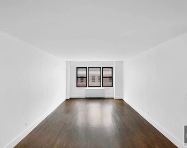 East 63 Street - Photo Thumbnail 3