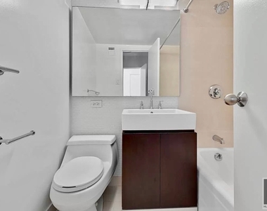 East 63 Street - Photo Thumbnail 5