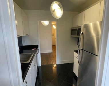 East 63 Street - Photo Thumbnail 4