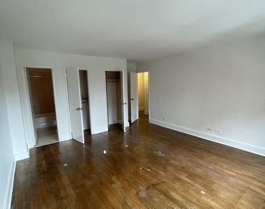 East 63 Street - Photo Thumbnail 8