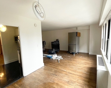 East 63 Street - Photo Thumbnail 1