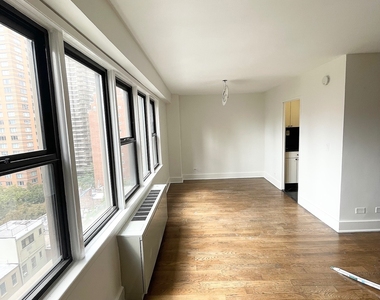 East 63 Street - Photo Thumbnail 3
