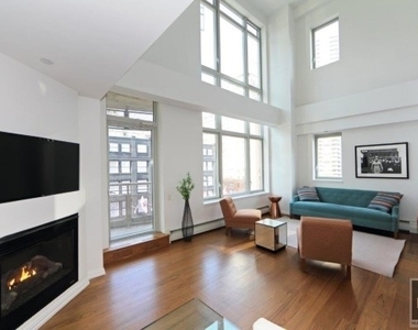 East 59 Street - Photo Thumbnail 2
