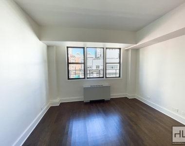 East 63 Street - Photo Thumbnail 5