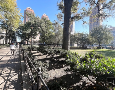 5 Avenue - Photo Thumbnail 5