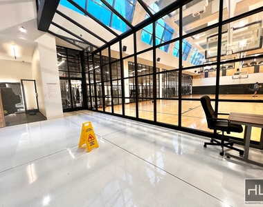West 57th Street - Photo Thumbnail 8