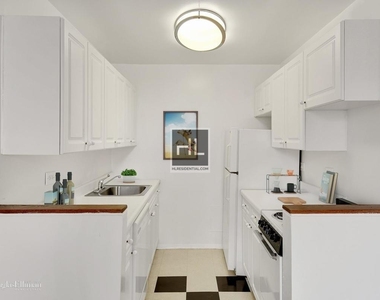 West 34th Street - Photo Thumbnail 3