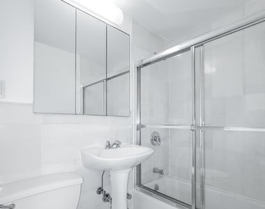 East 83 Street - Photo Thumbnail 3