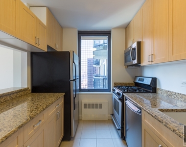 West 48th Street - Photo Thumbnail 2