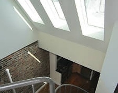 East 7 Street - Photo Thumbnail 2