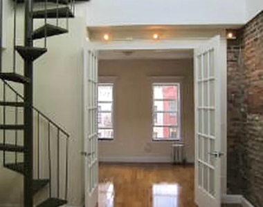 East 7 Street - Photo Thumbnail 1