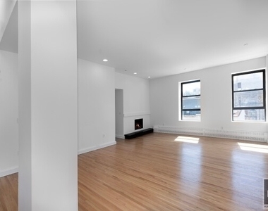 6th Avenue - Photo Thumbnail 1