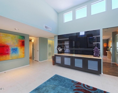 110 W Victoria Square - Photo Thumbnail 28