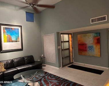 110 W Victoria Square - Photo Thumbnail 4