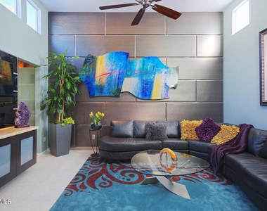 110 W Victoria Square - Photo Thumbnail 27