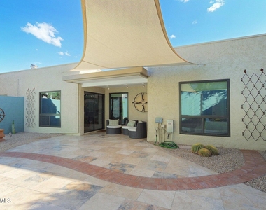 110 W Victoria Square - Photo Thumbnail 22