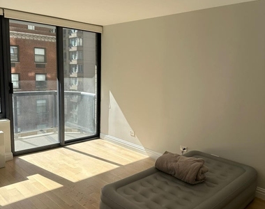 235 West 48th Street - Photo Thumbnail 3