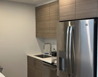 235 West 48th Street - Photo Thumbnail 8