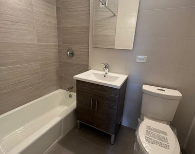 235 West 48th Street - Photo Thumbnail 9