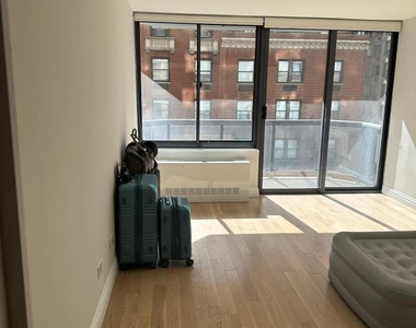 235 West 48th Street - Photo Thumbnail 5