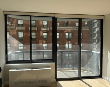 235 West 48th Street - Photo Thumbnail 4