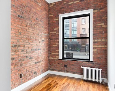 West 14 Street - Photo Thumbnail 2