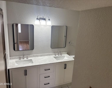1237 W Ellis Street - Photo Thumbnail 20