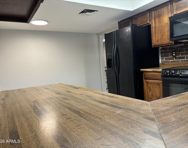 1237 W Ellis Street - Photo Thumbnail 4