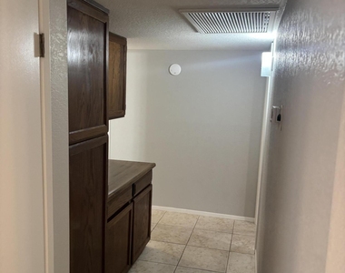 1237 W Ellis Street - Photo Thumbnail 17