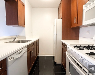 East 71st Street - Photo Thumbnail 2