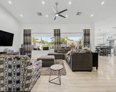 17237 N 52nd Street - Photo Thumbnail 4