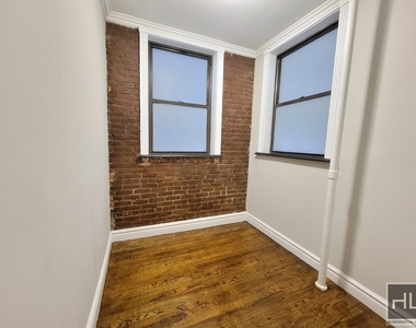 East 23 Street - Photo Thumbnail 3