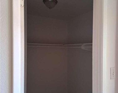2664 N 43rd Avenue - Photo Thumbnail 13