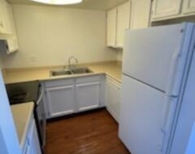 2664 N 43rd Avenue - Photo Thumbnail 2