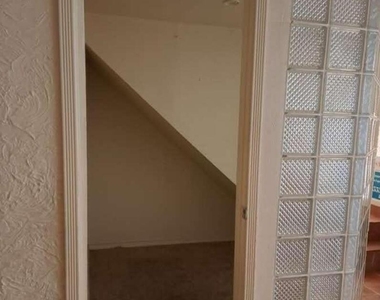2664 N 43rd Avenue - Photo Thumbnail 11