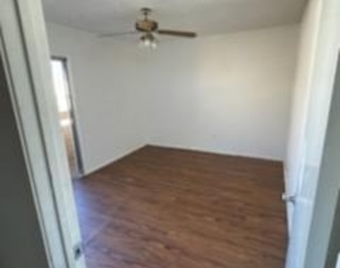 2664 N 43rd Avenue - Photo Thumbnail 5