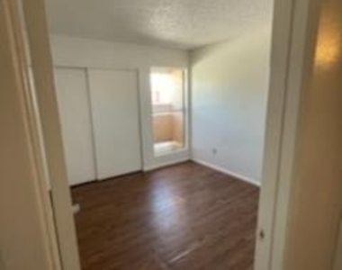2664 N 43rd Avenue - Photo Thumbnail 7