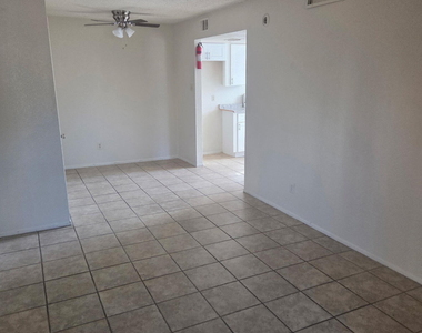 9618 N 5th Street - Photo Thumbnail 1