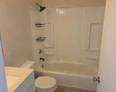 9618 N 5th Street - Photo Thumbnail 6