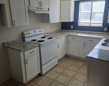 9618 N 5th Street - Photo Thumbnail 3