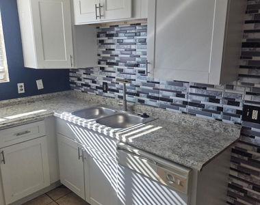 9618 N 5th Street - Photo Thumbnail 5