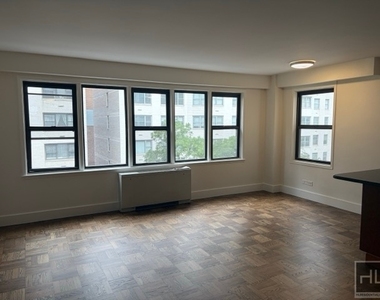 East 63 Street - Photo Thumbnail 4